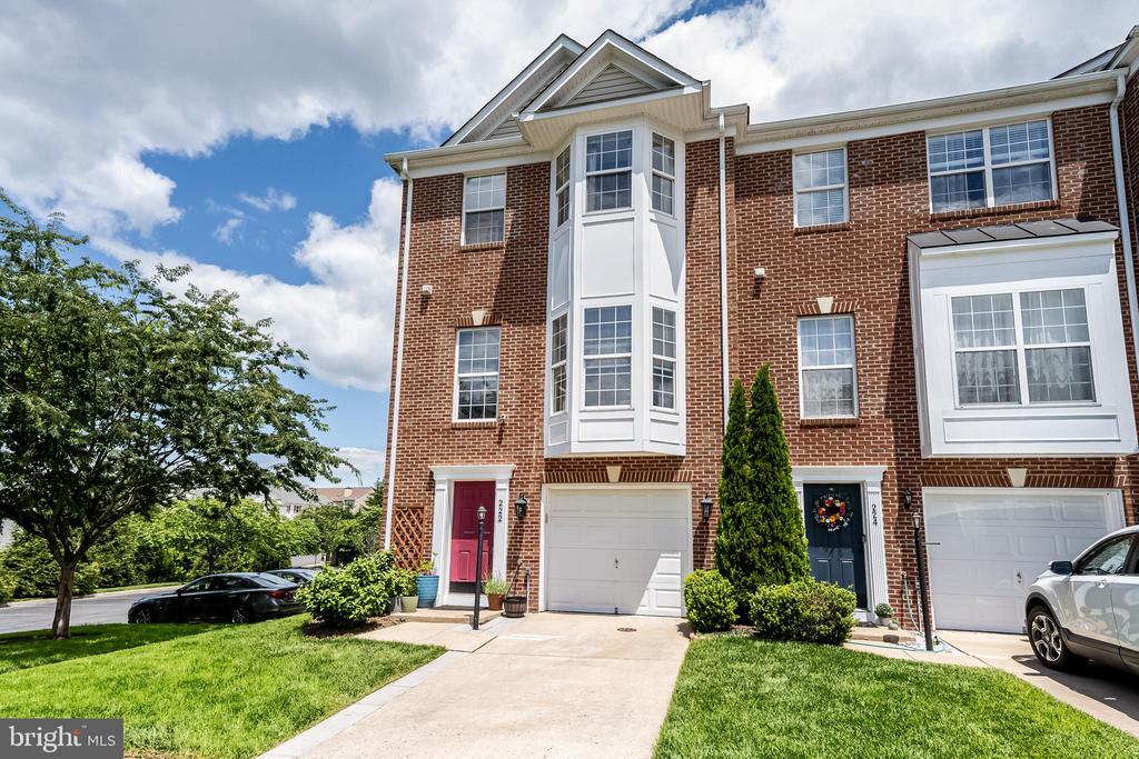 222 HAWKS VIEW SQUARE SE