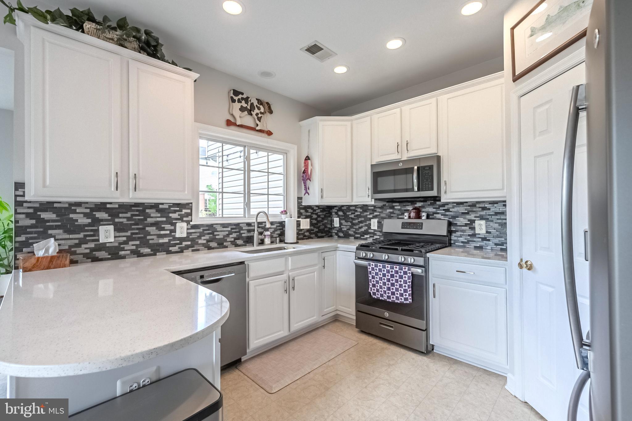 222 HAWKS VIEW SQUARE SE