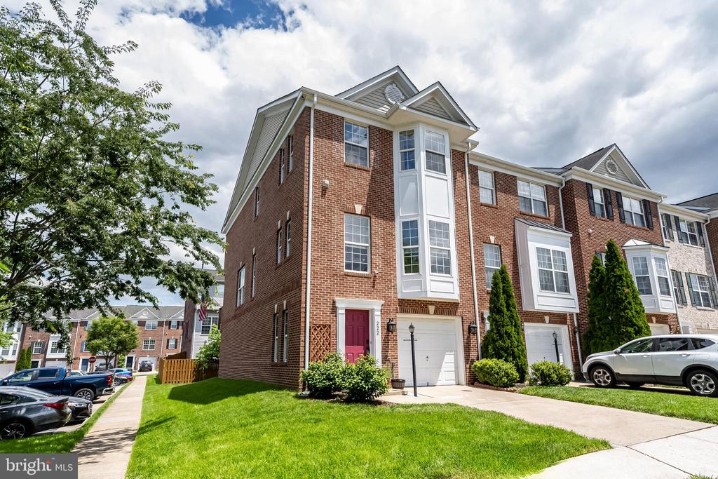 222 HAWKS VIEW SQUARE SE
