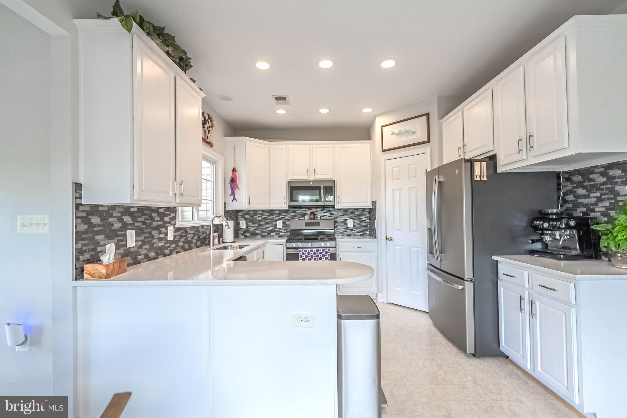 222 HAWKS VIEW SQUARE SE