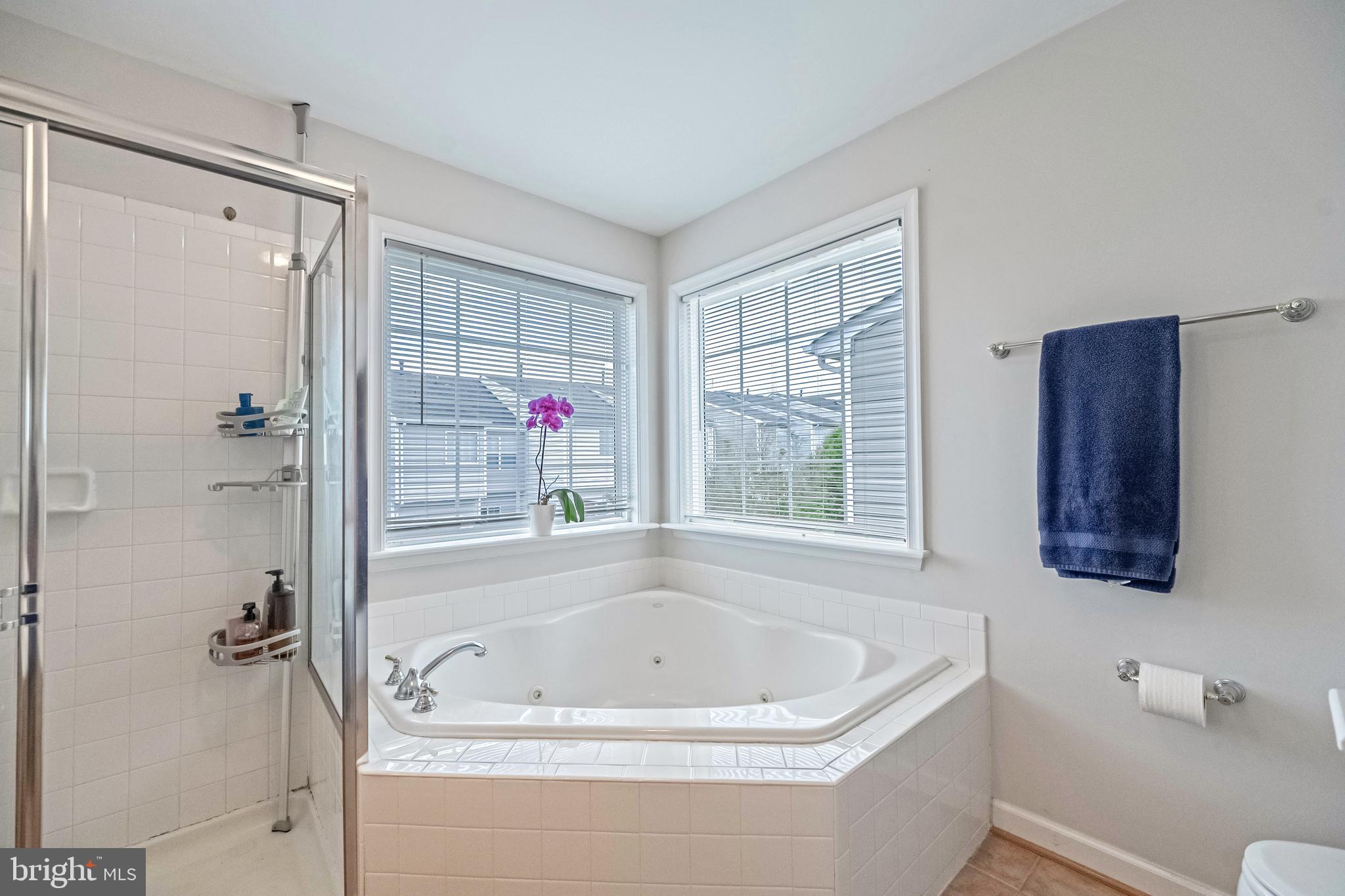 222 HAWKS VIEW SQUARE SE
