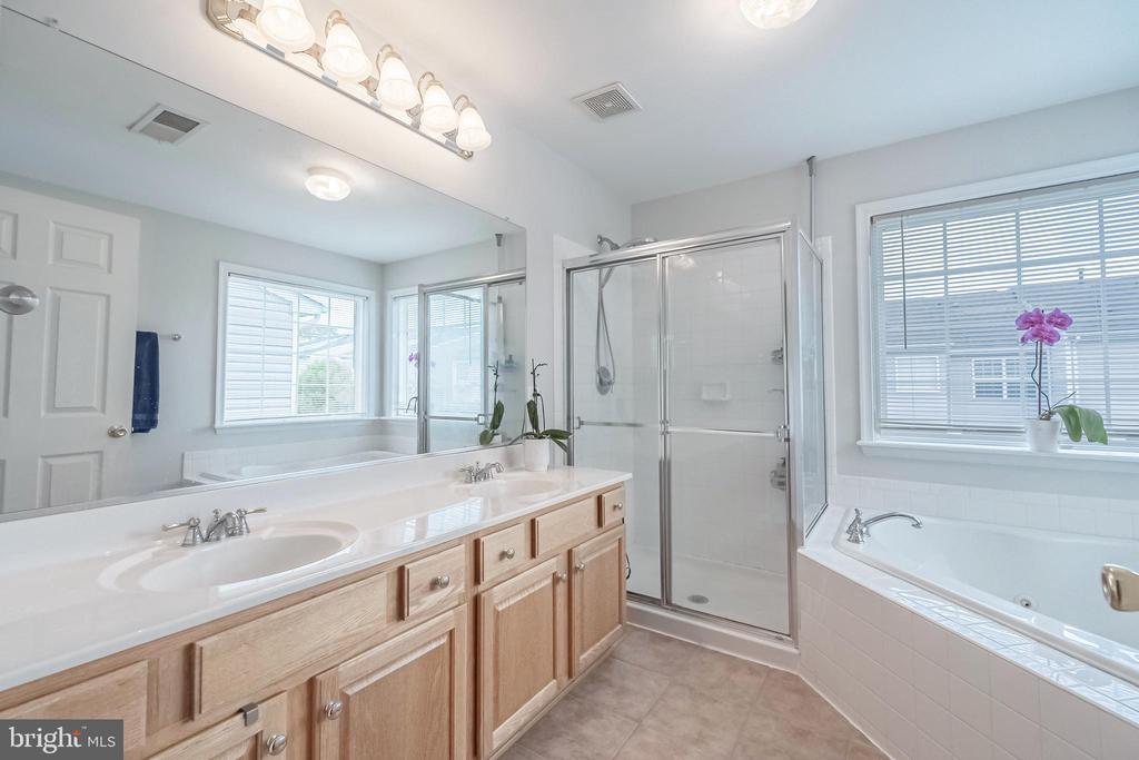 222 HAWKS VIEW SQUARE SE