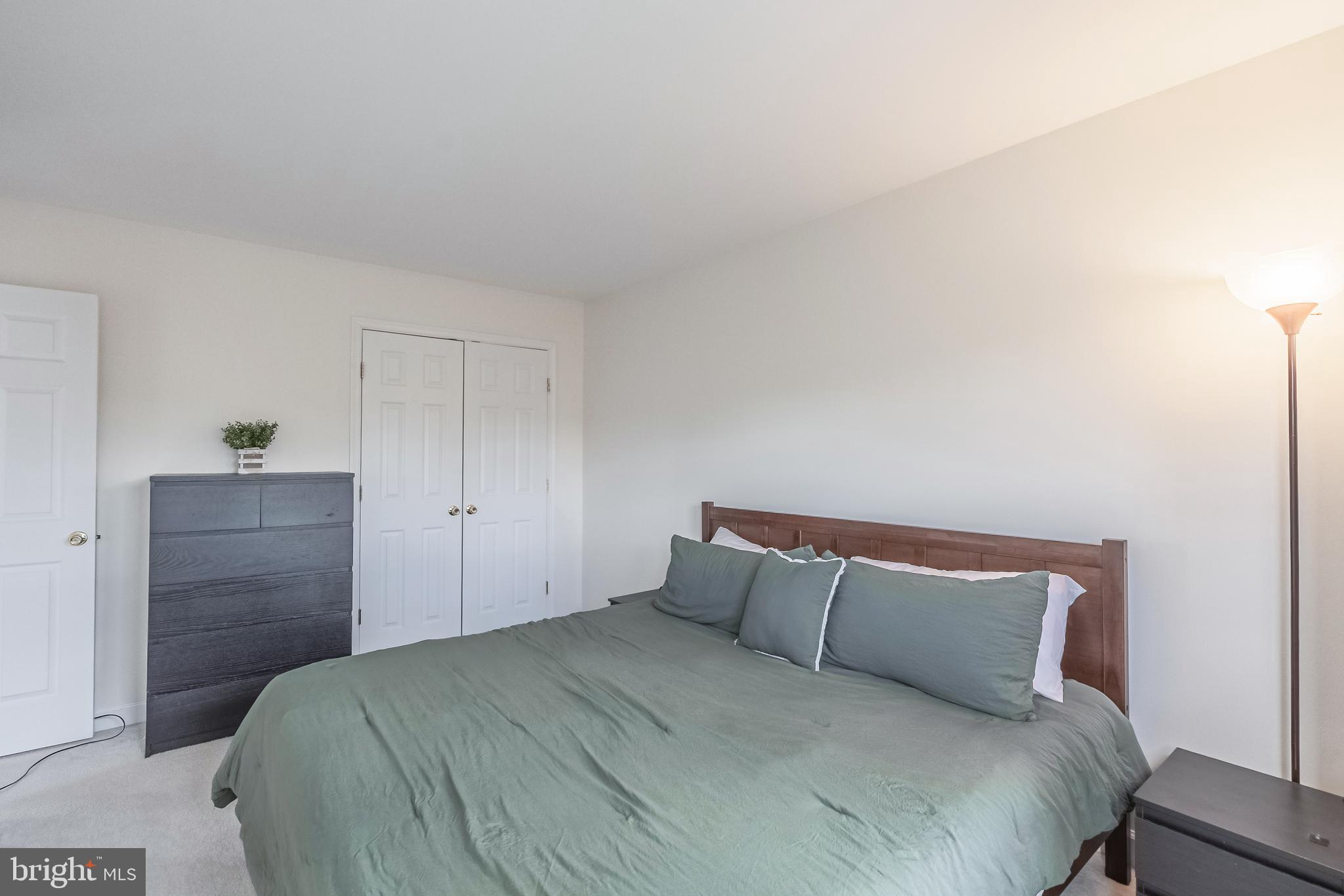 222 HAWKS VIEW SQUARE SE