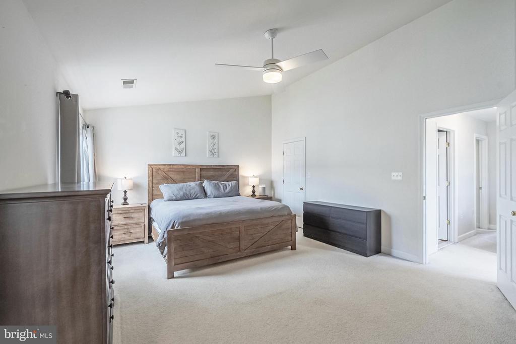 222 HAWKS VIEW SQUARE SE