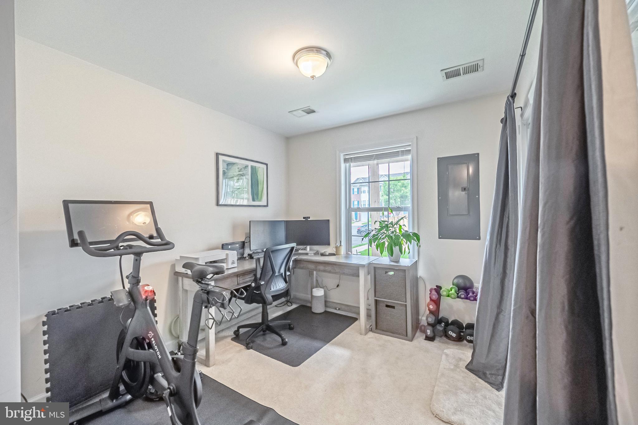 222 HAWKS VIEW SQUARE SE