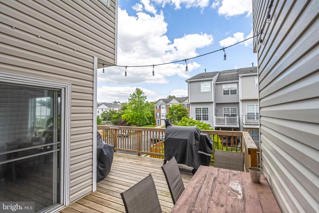 222 HAWKS VIEW SQUARE SE