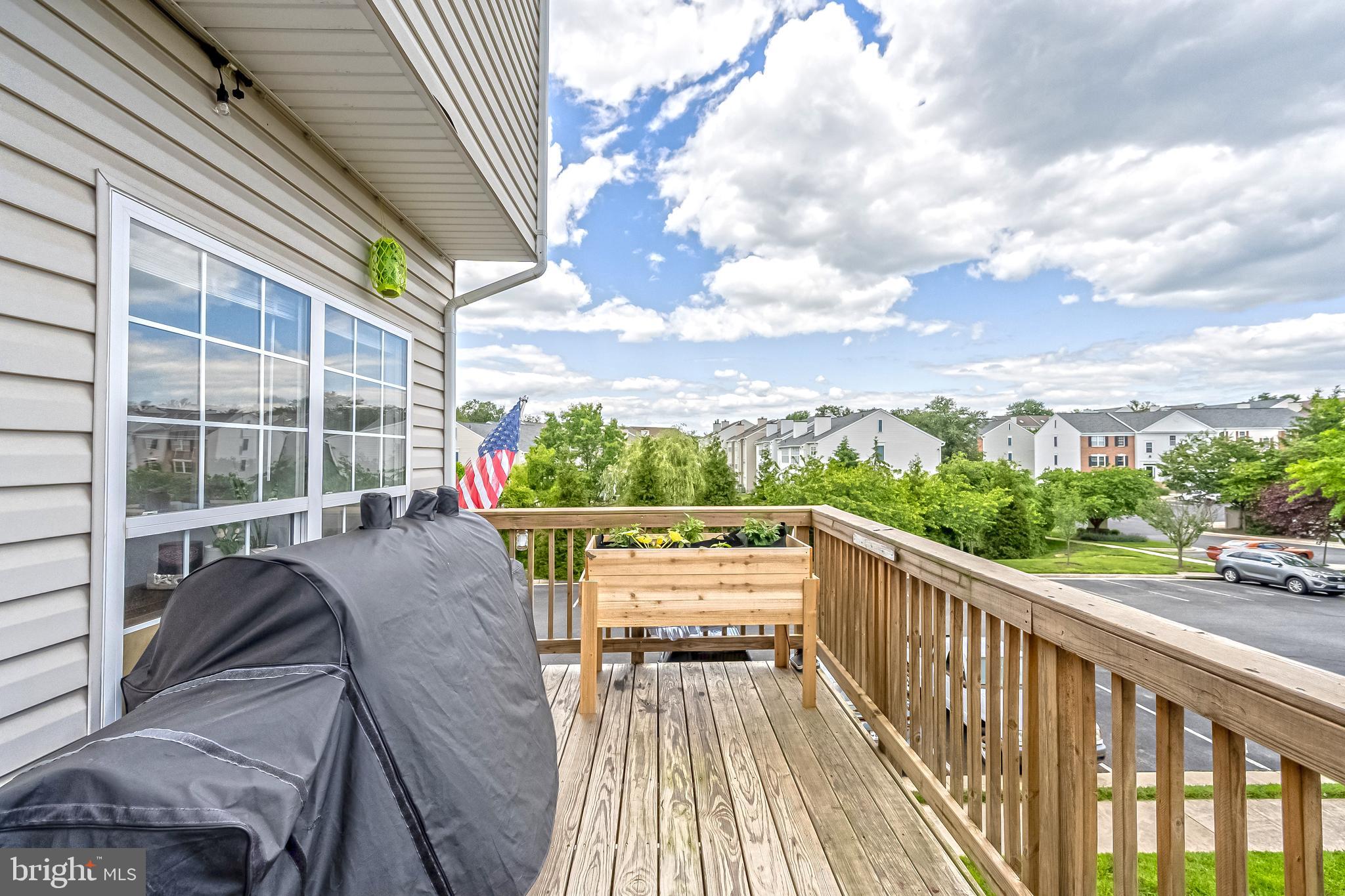222 HAWKS VIEW SQUARE SE
