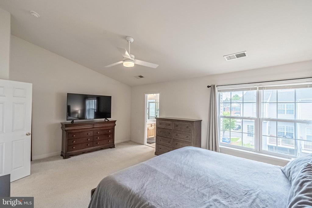 222 HAWKS VIEW SQUARE SE