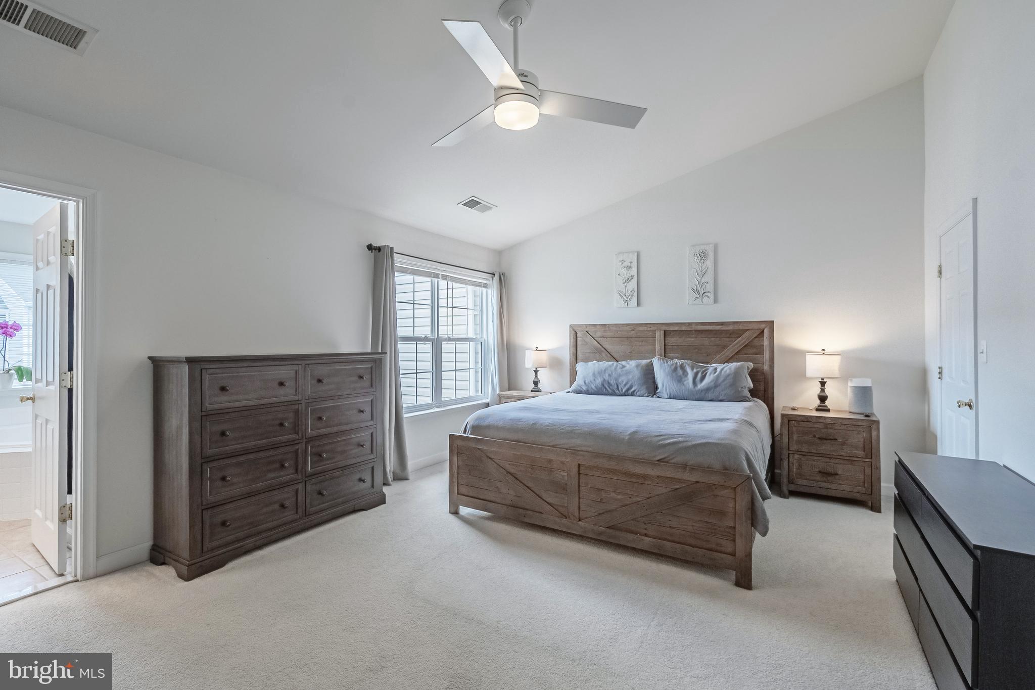 222 HAWKS VIEW SQUARE SE