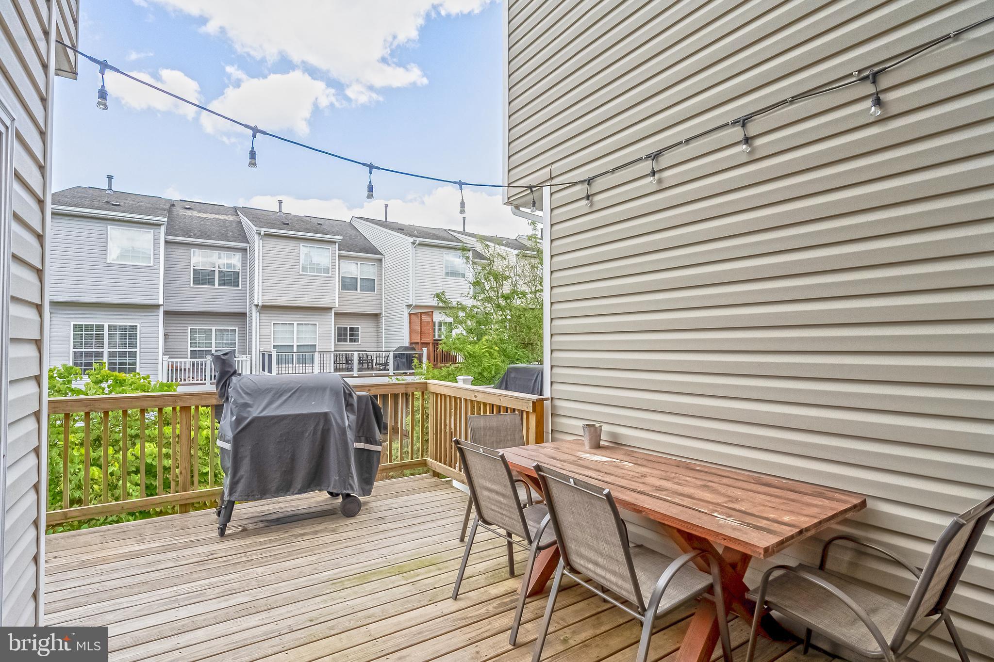 222 HAWKS VIEW SQUARE SE