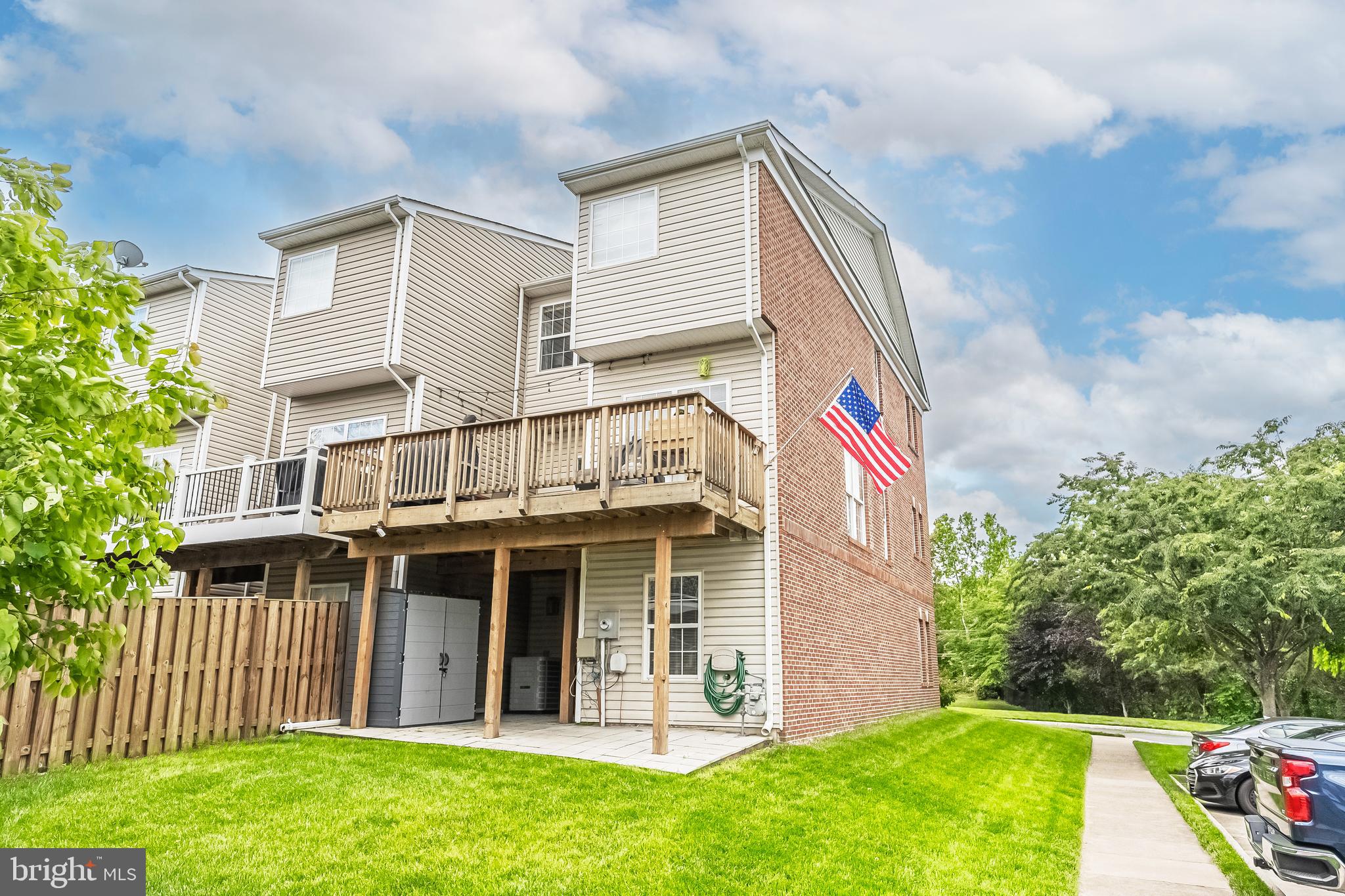 222 HAWKS VIEW SQUARE SE