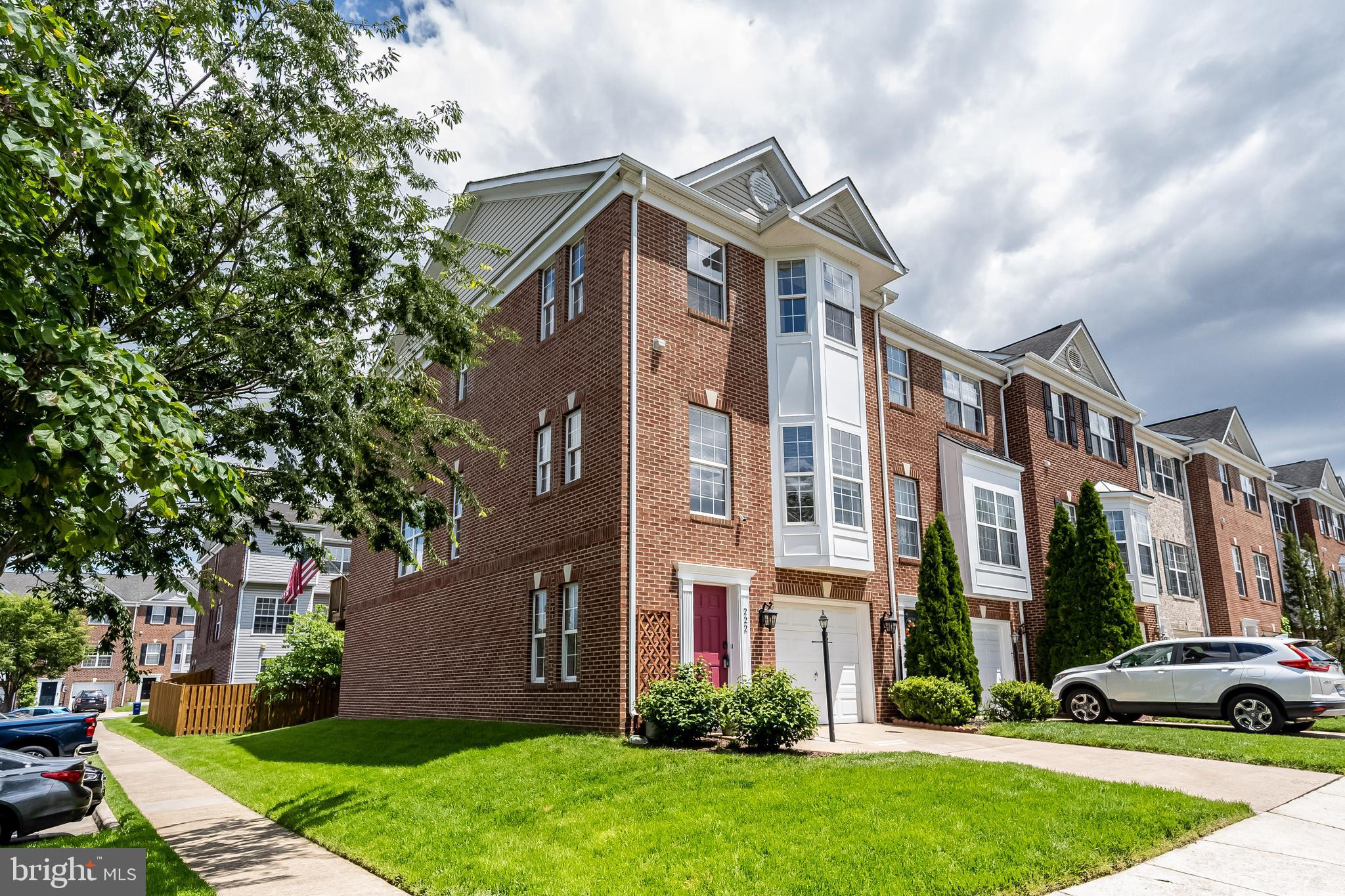 222 HAWKS VIEW SQUARE SE