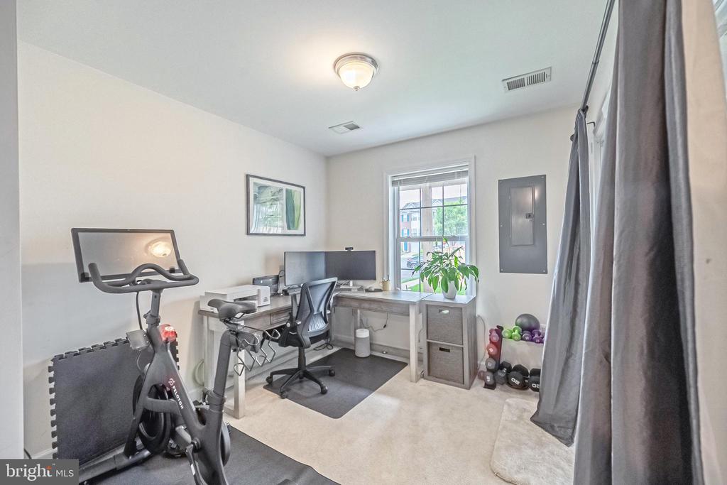222 HAWKS VIEW SQUARE SE