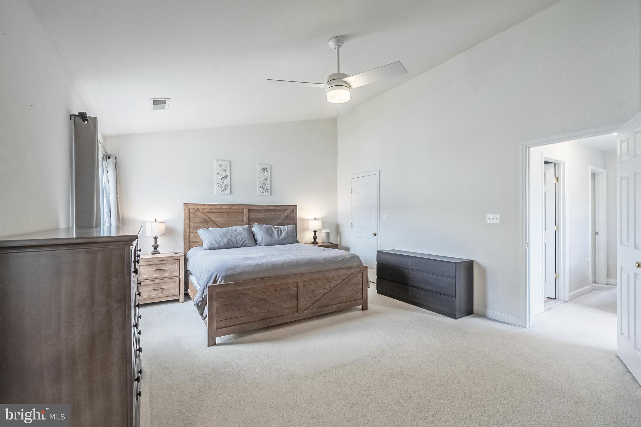 222 HAWKS VIEW SQUARE SE