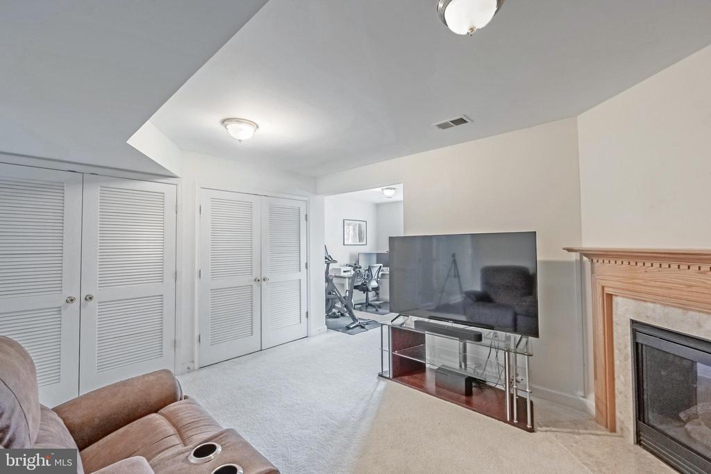 222 HAWKS VIEW SQUARE SE