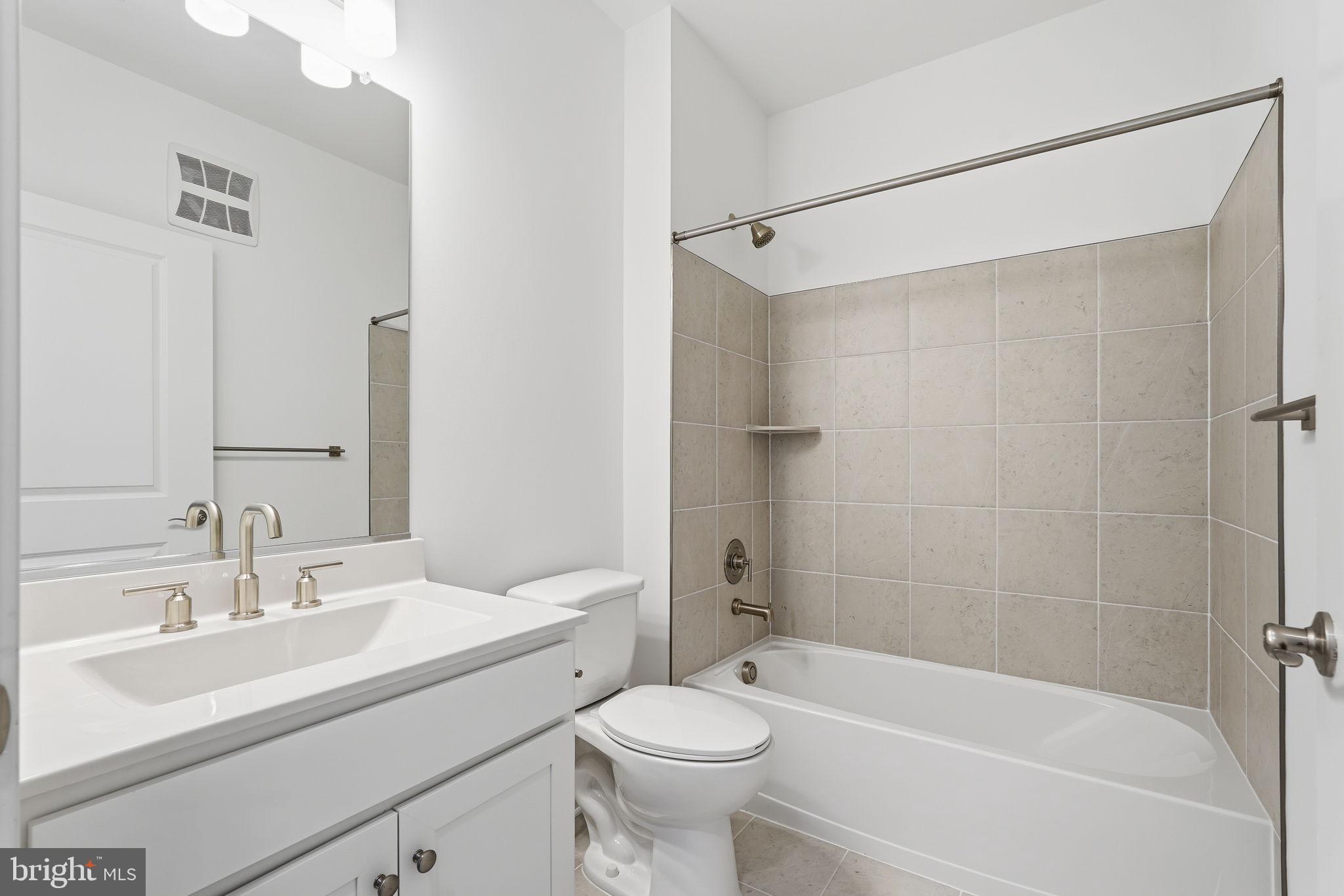 21731 DOVEKIE TERRACE 302