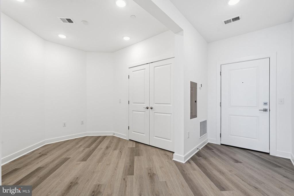 21731 DOVEKIE TERRACE 302