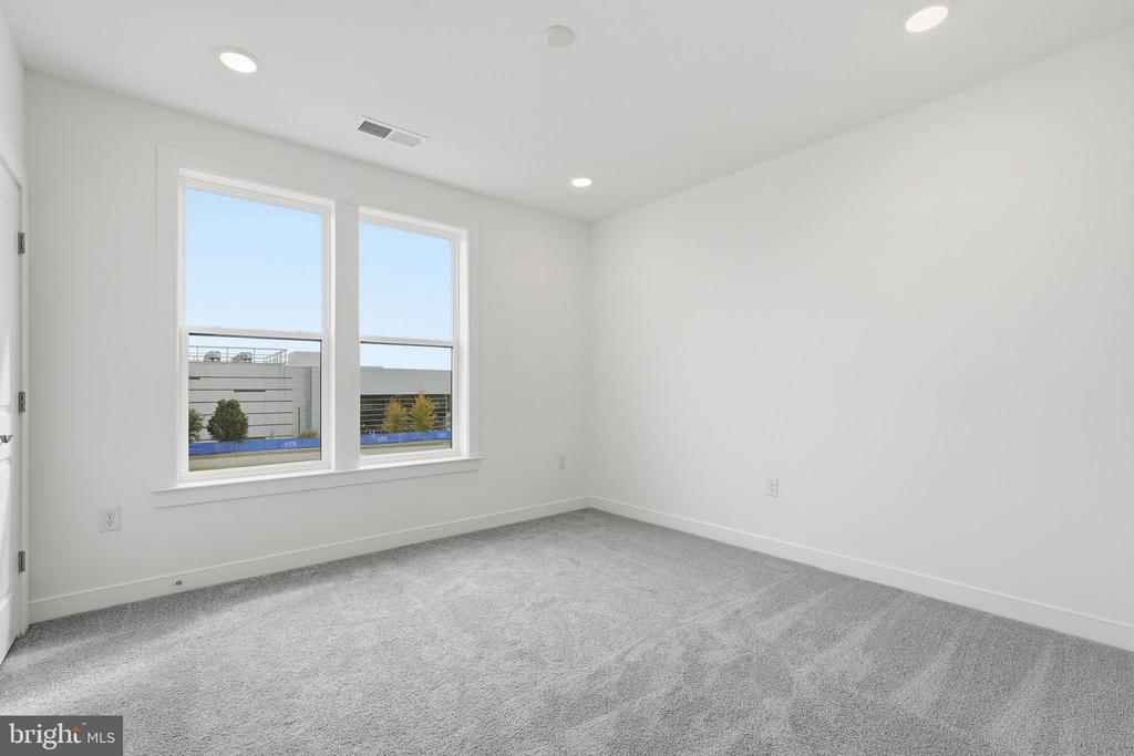 21731 DOVEKIE TERRACE 302