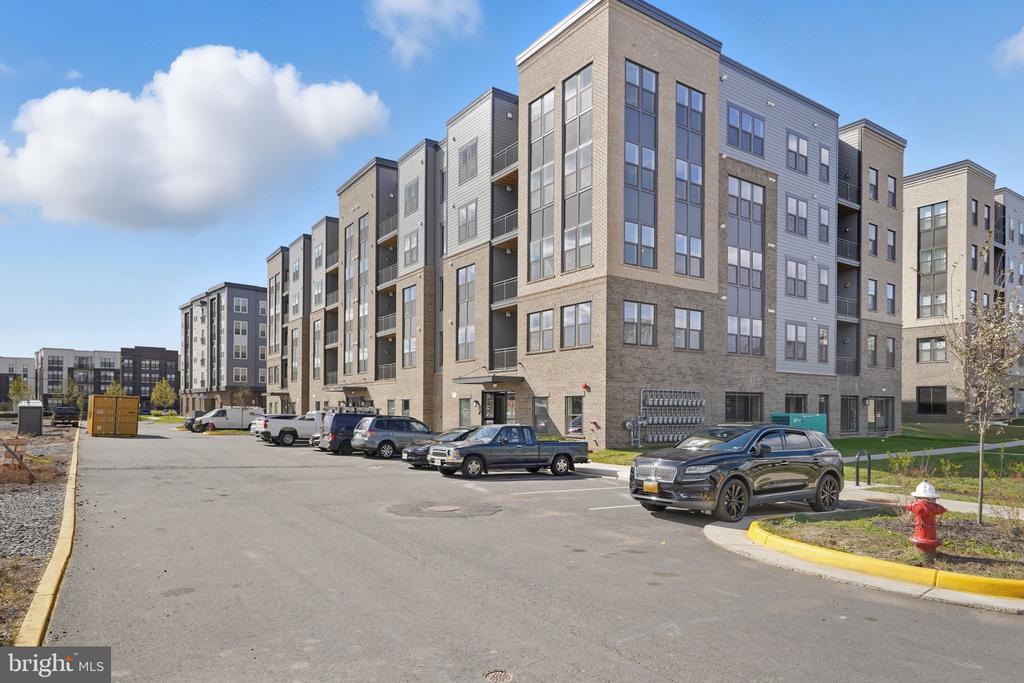 21731 DOVEKIE TERRACE 302
