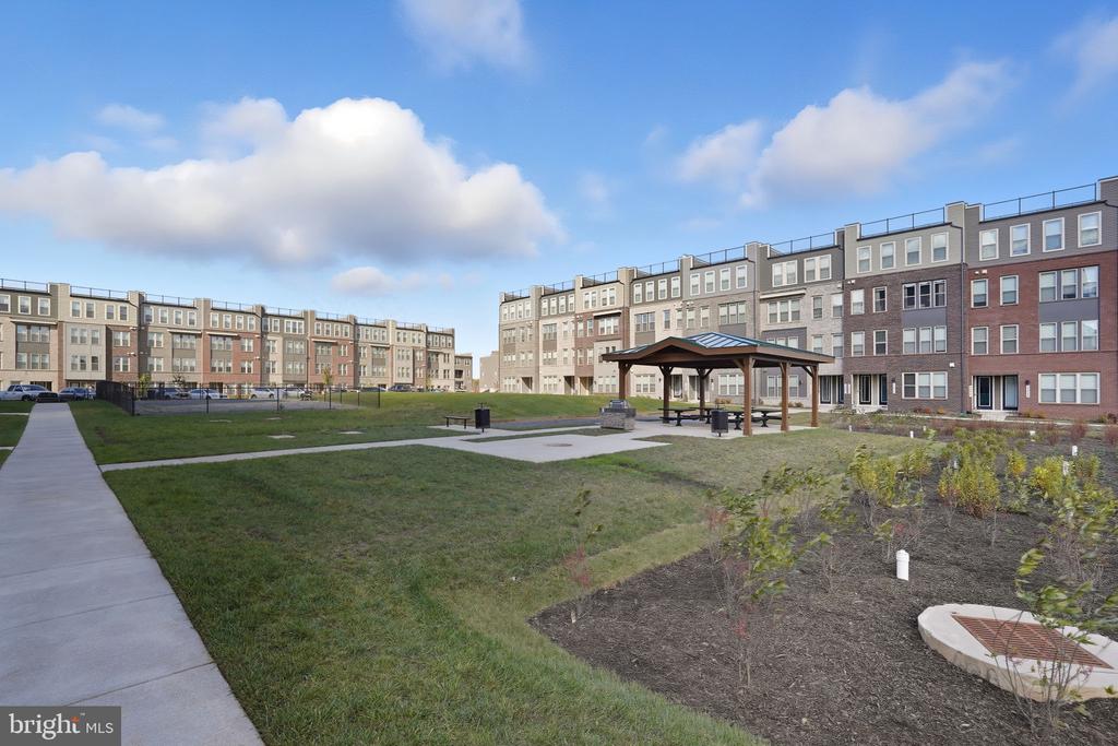 21731 DOVEKIE TERRACE 302