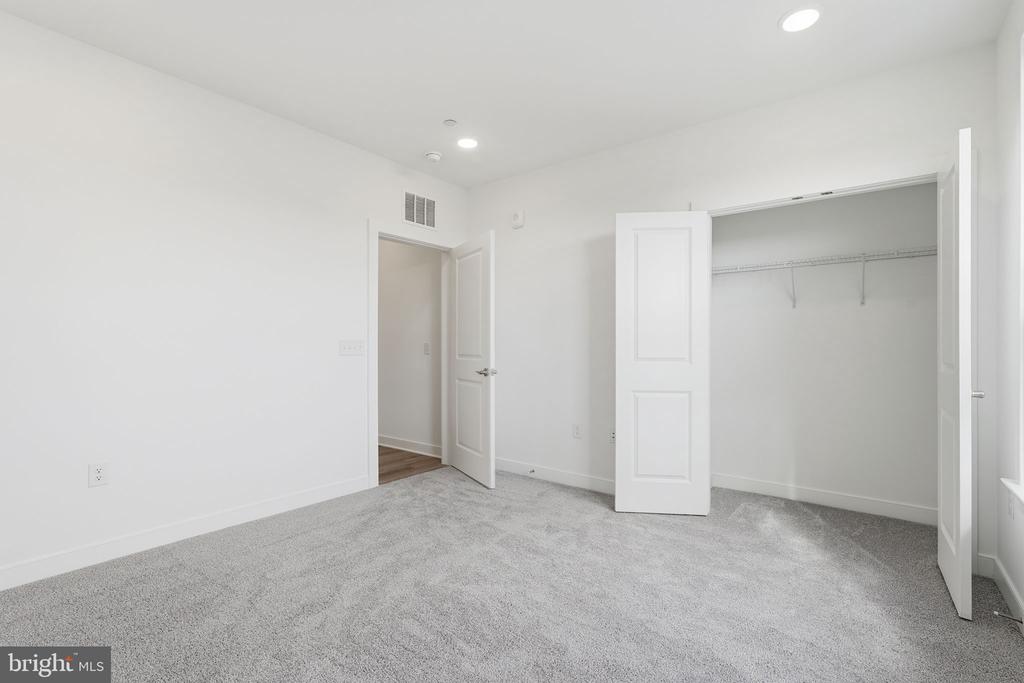 21731 DOVEKIE TERRACE 302
