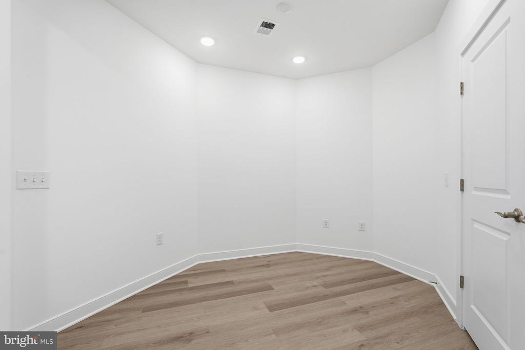 21731 DOVEKIE TERRACE 302