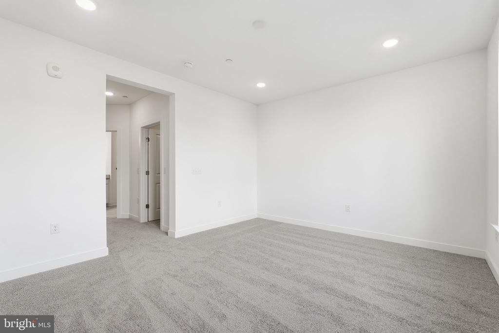 21731 DOVEKIE TERRACE 302