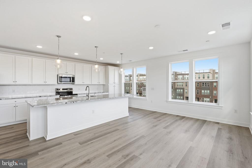 21731 DOVEKIE TERRACE 302