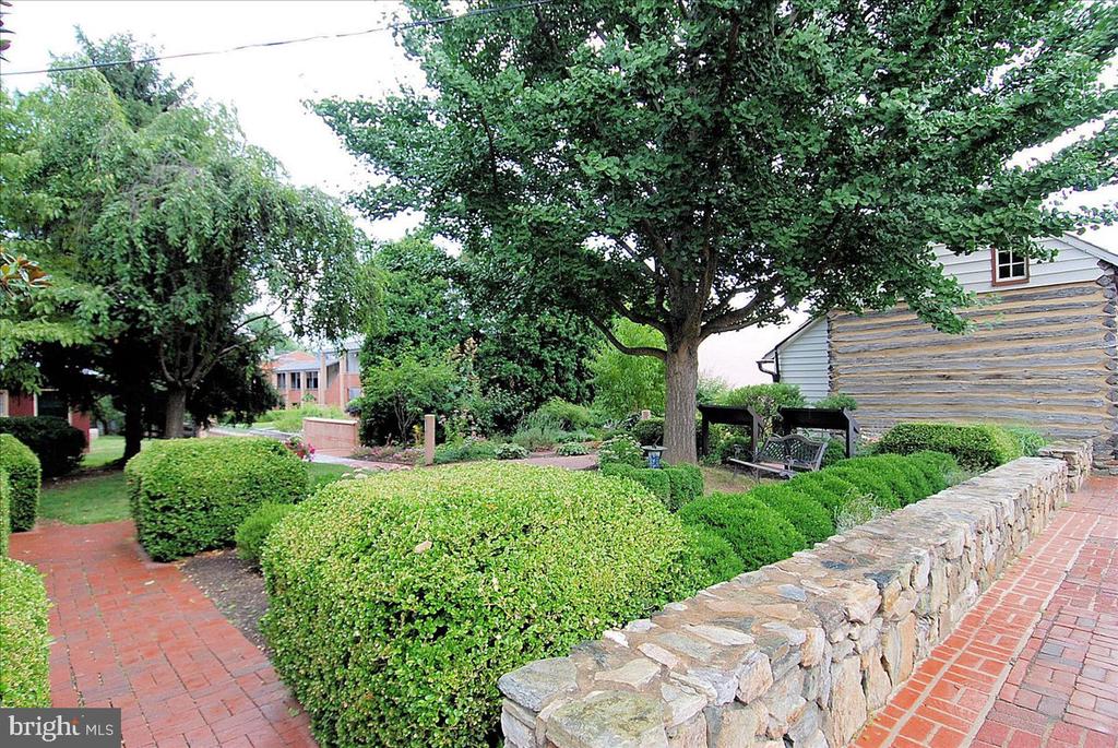 117 ROSEBROOK COURT NW