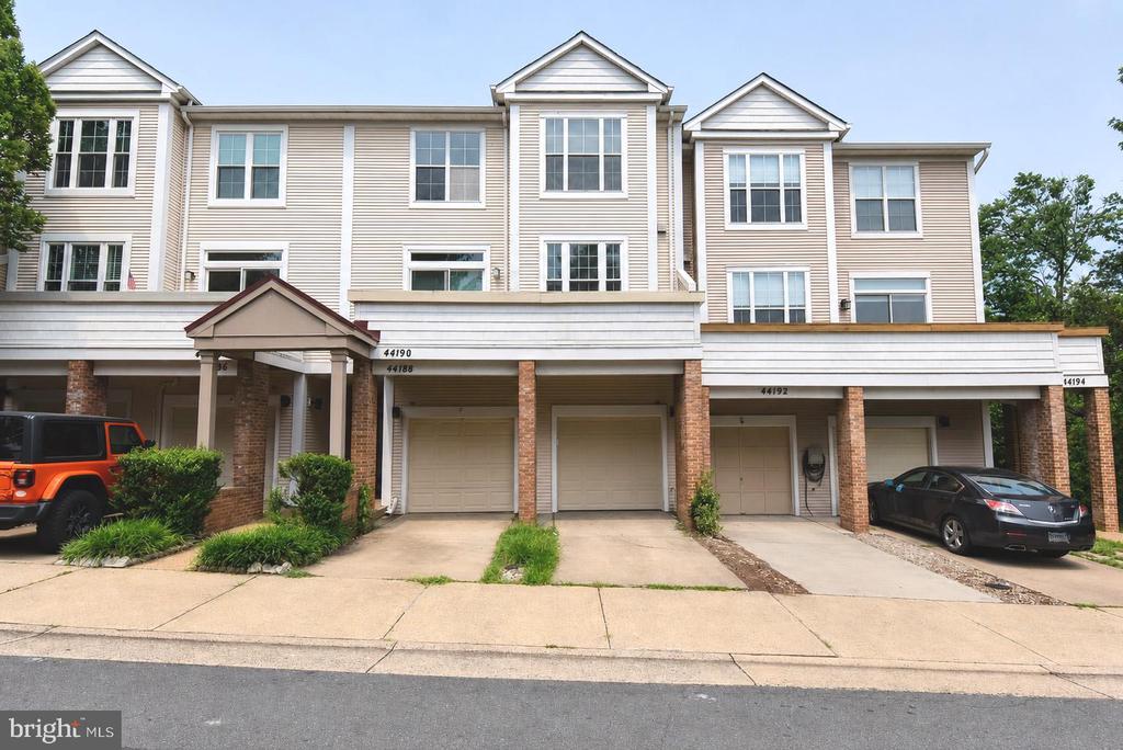 44190 MOSSY BROOK SQUARE
