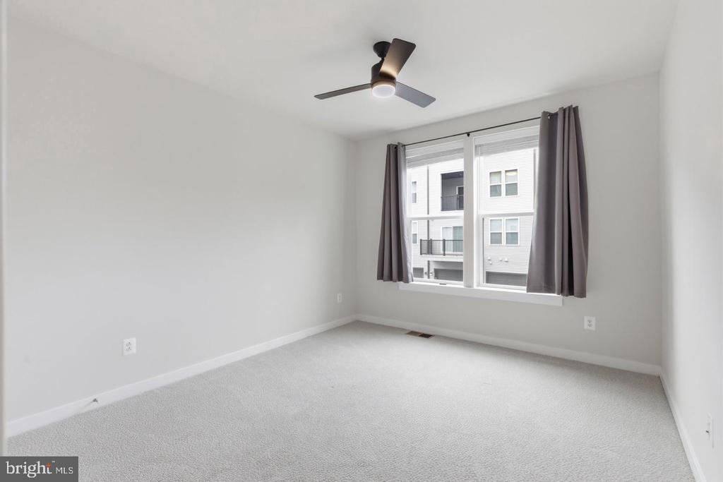 43728 TRANSIT SQUARE