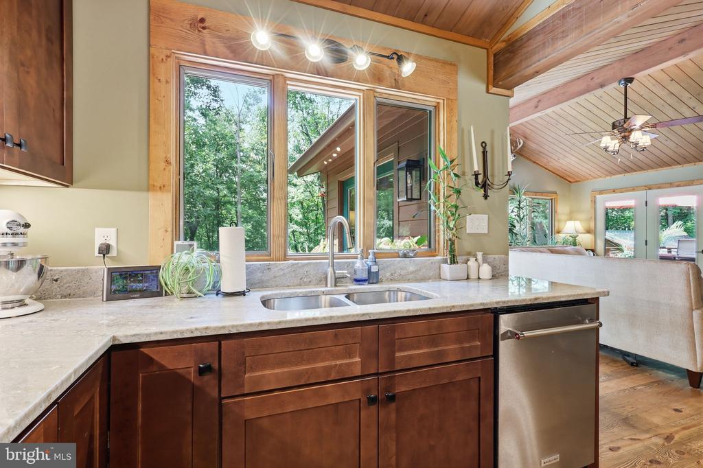 2250 JEWELL HOLLOW ROAD