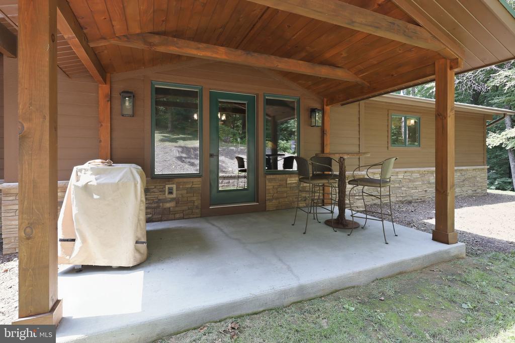 2250 JEWELL HOLLOW ROAD