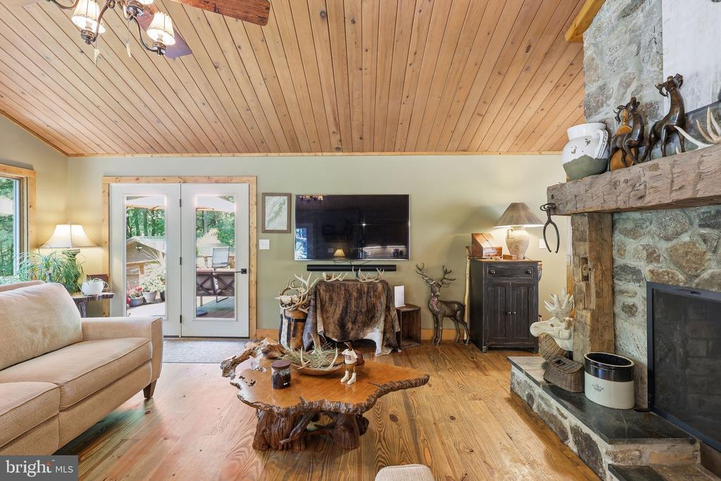 2250 JEWELL HOLLOW ROAD