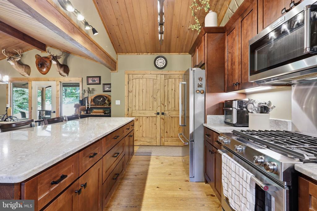 2250 JEWELL HOLLOW ROAD