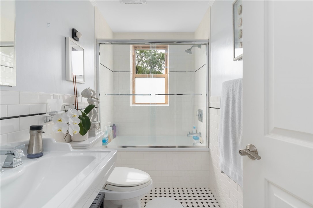 1180 Narragansett Boulevard F5