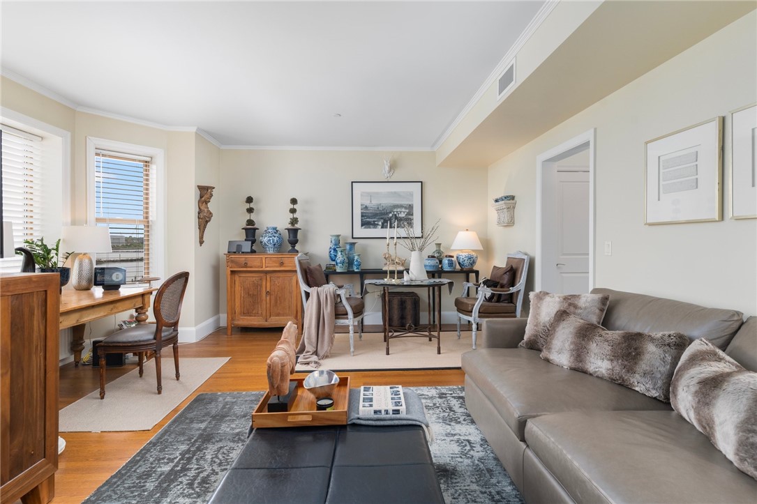 1180 Narragansett Boulevard F5