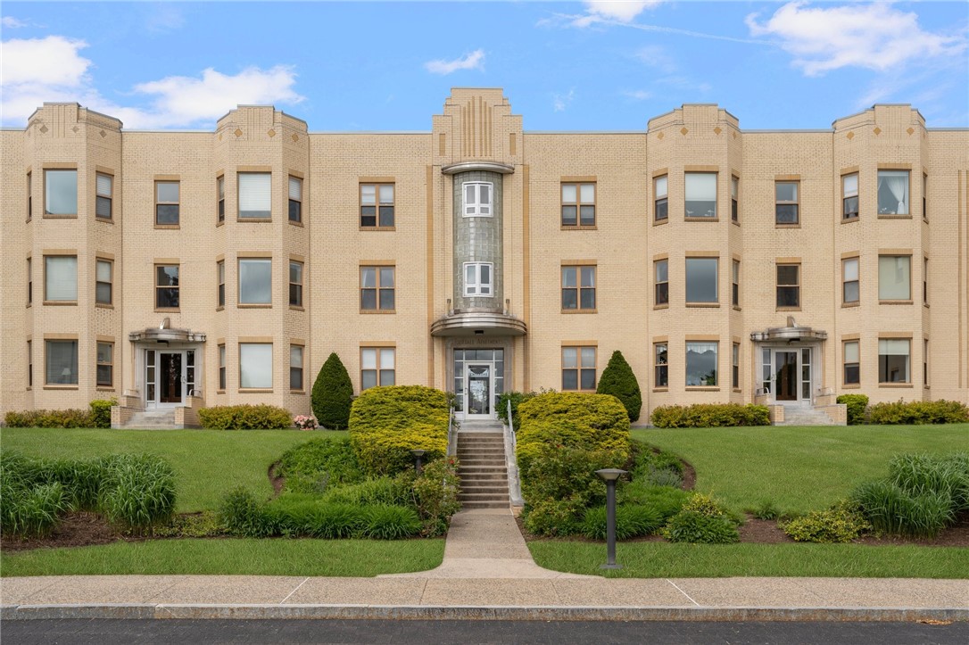 1180 Narragansett Boulevard F5
