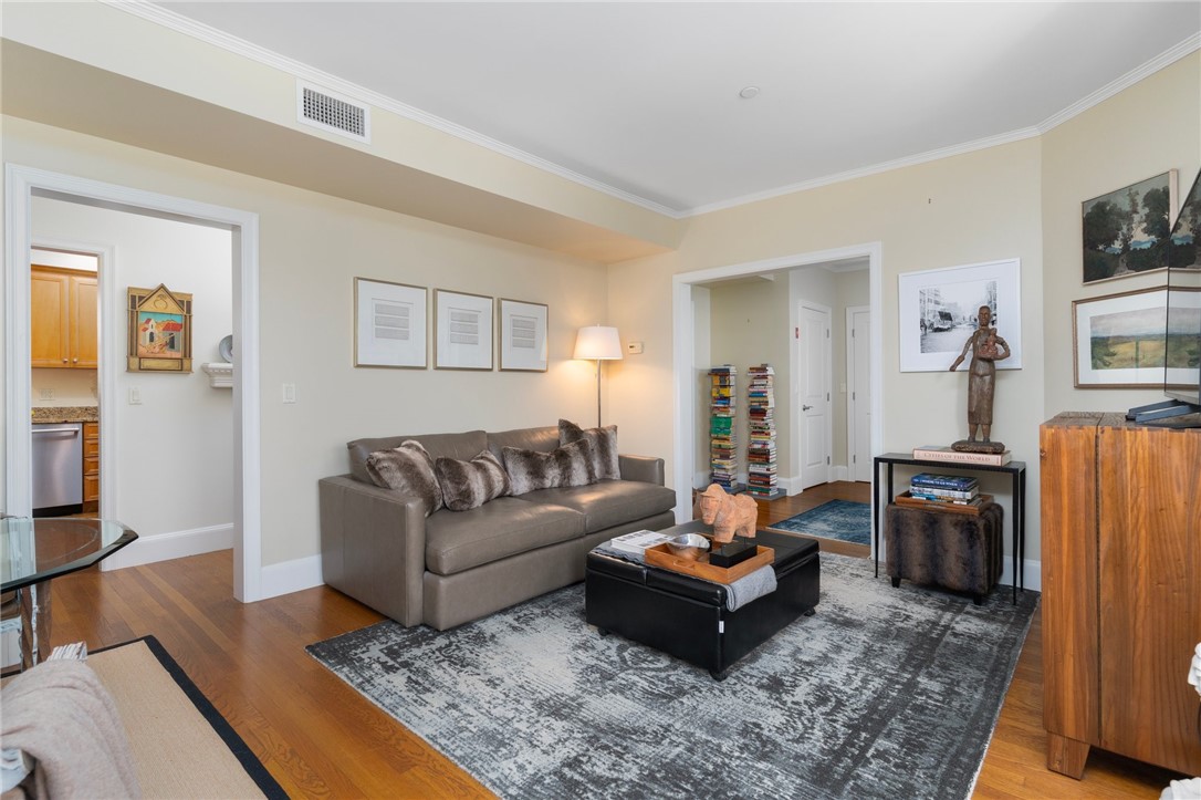 1180 Narragansett Boulevard F5