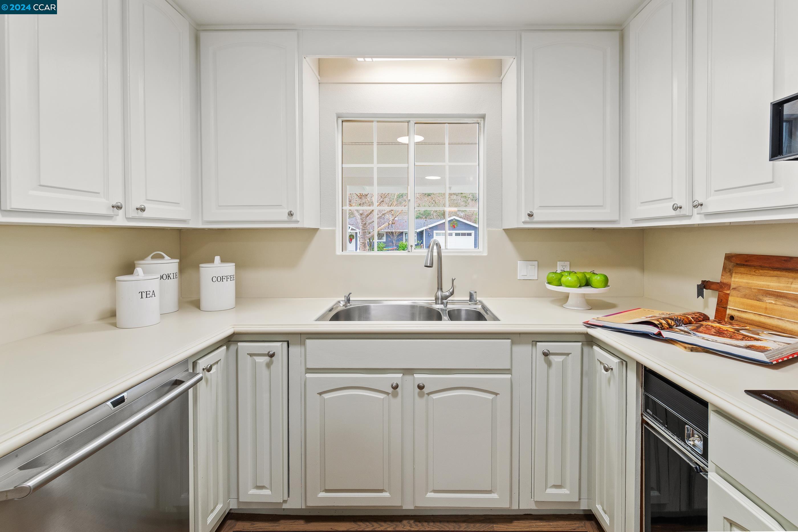 3334 N Lucille Ln