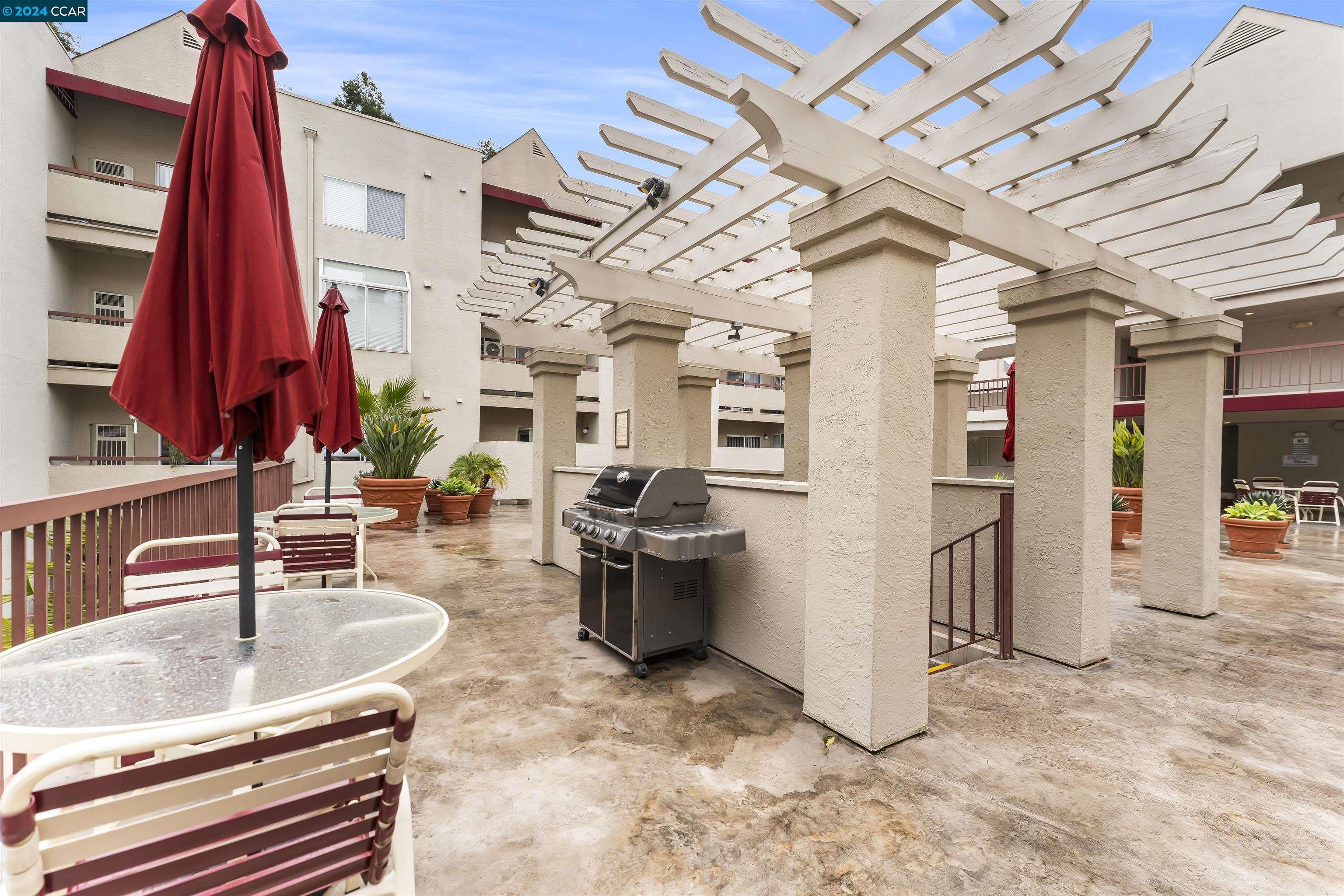 3173 Wayside Plaza # 204