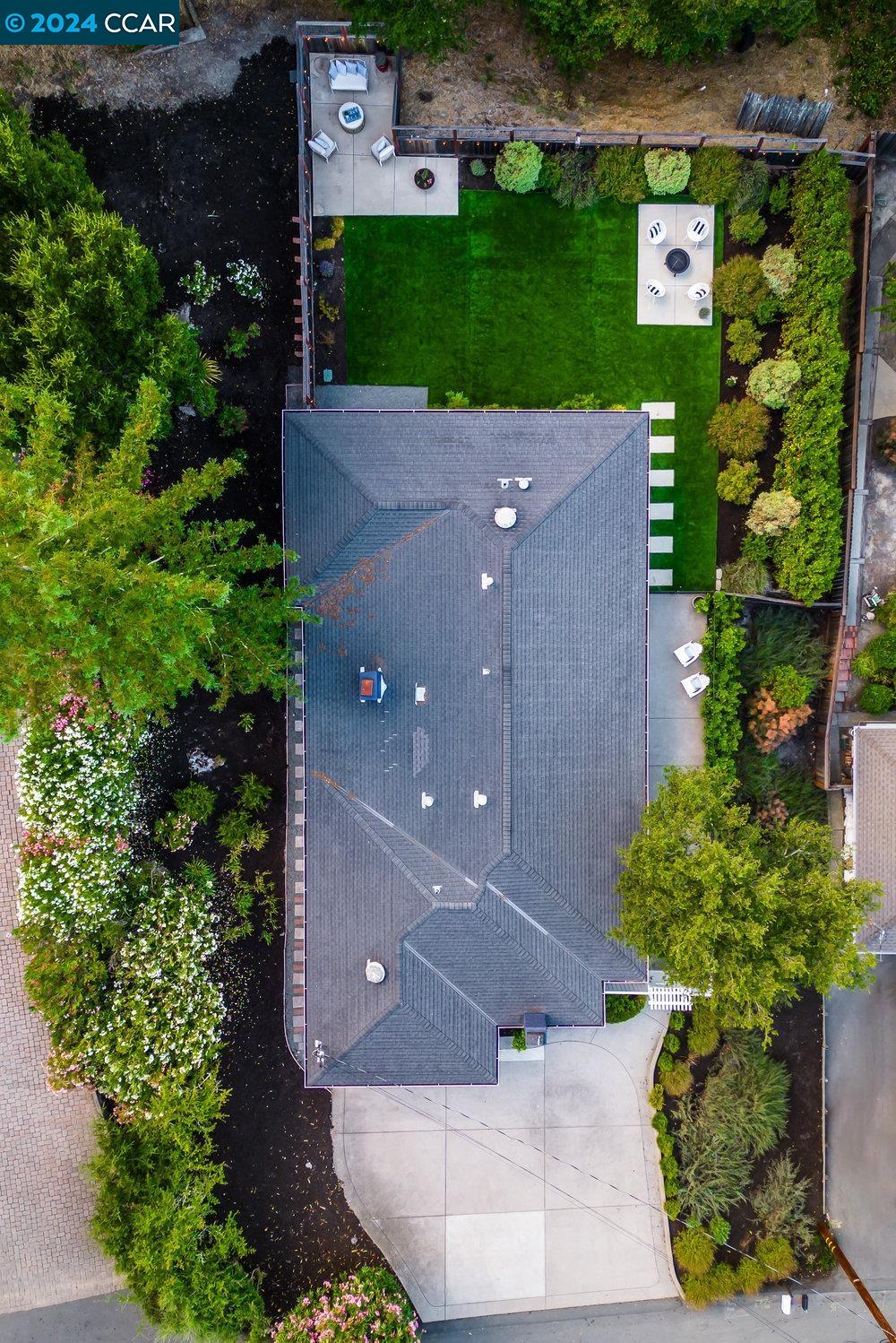 6 Lloyd Lane
