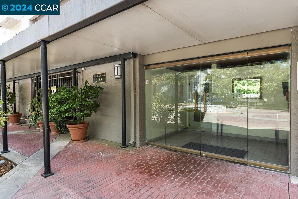 3183 Wayside Plaza # 202