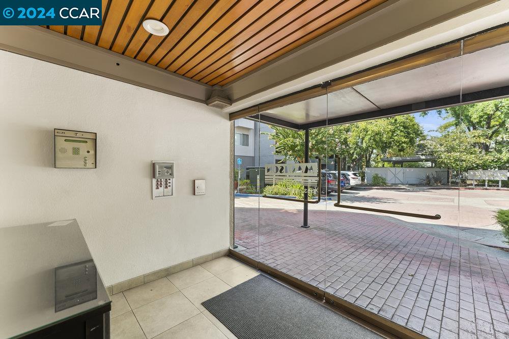 3183 Wayside Plaza # 202
