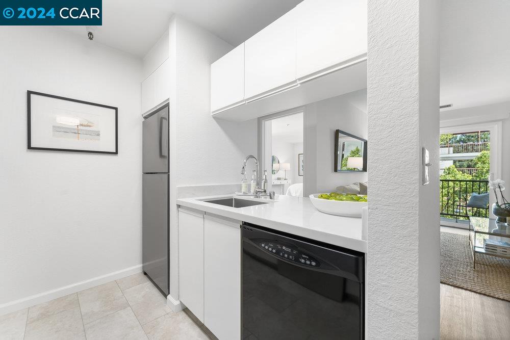 3183 Wayside Plaza # 202