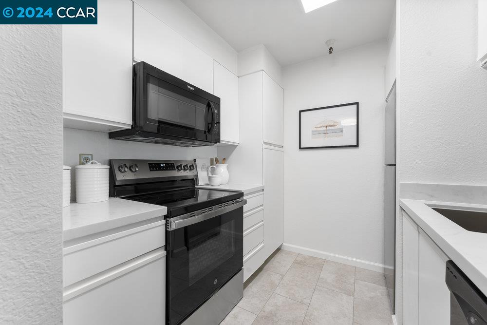 3183 Wayside Plaza # 202