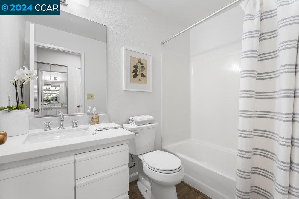 3183 Wayside Plaza # 202