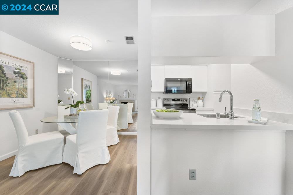 3183 Wayside Plaza # 202