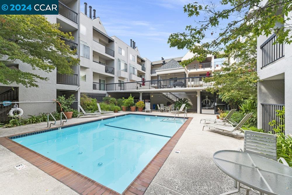 3183 Wayside Plaza # 202