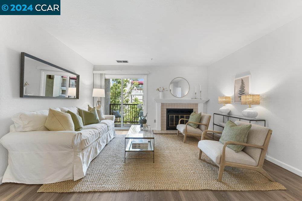 3183 Wayside Plaza # 202
